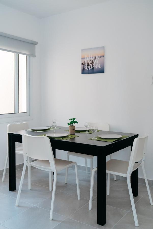 Seasunlove Apt. Apartment Larnaca Exterior photo